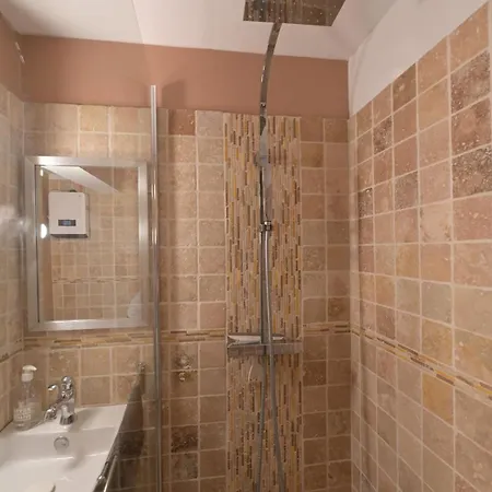 아파트 Cozy Jacuzzi Et Piscine En Haute Provence